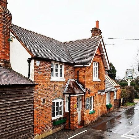 The Six Bells Hotel Beenham Екстериор снимка